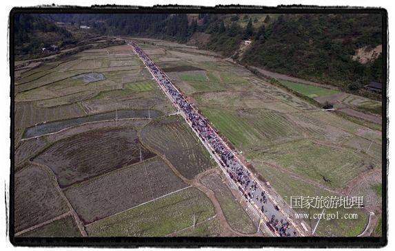 1700桌合攏宴，總長3.7公里，10380人同桌就餐，創(chuàng)歷史之最