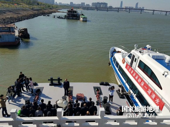 江西開展呵護一湖清水，嚴厲打擊非法采砂行動（圖）